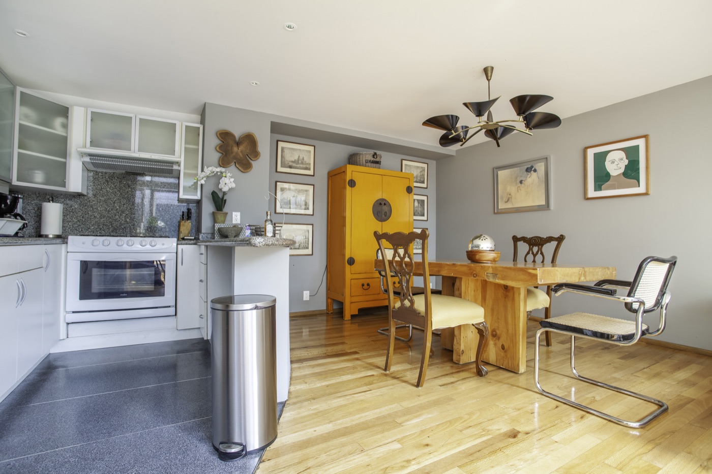 Peaceful Townhouse — kitchen